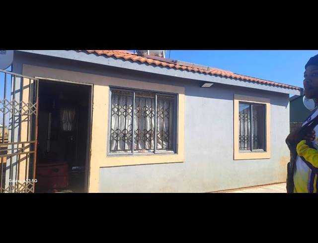 2 BEDROOM HOUSE FOR SALE IN PALM RIDGE EXT 2